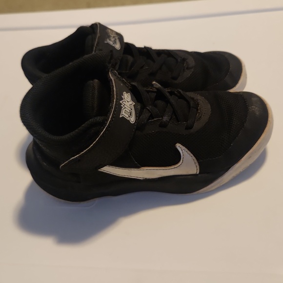 Nike Team Hustle - Picture 2 of 2